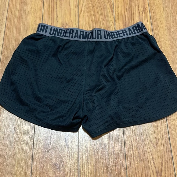 Under Armour black shorts - Picture 2 of 2